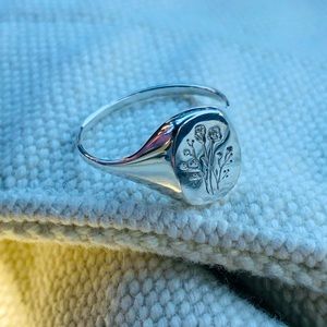 Claus Jewelry wildflower signet ring | size 7